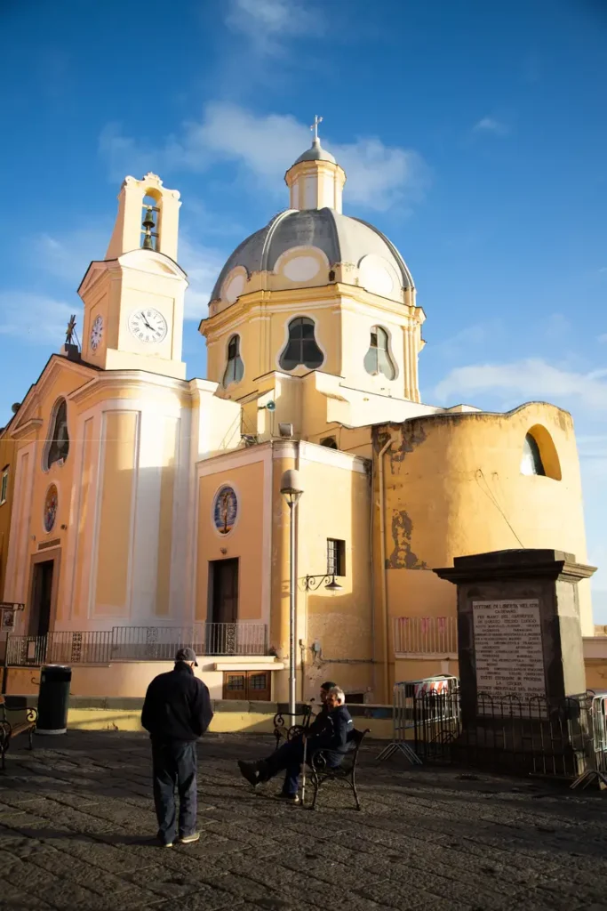 cosa vedere chiesa santa maria delle grazie procida 13